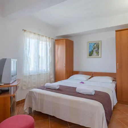 Apartments Simic Milna  Exterior photo